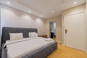 Comfort-Zimmer, Balkon, Stadtblick