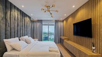 Comfort Room, Balcony, City View | Desk, laptop workspace, blackout curtains, soundproofing