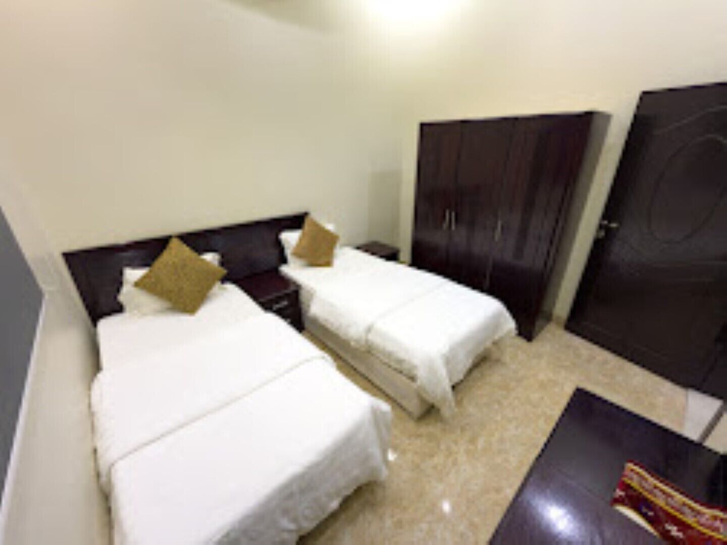Cortinas blackout, tabla de planchar con plancha y wifi gratis 