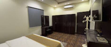 Cortinas blackout, ferros/tábuas de passar roupa, Wi-Fi de cortesia