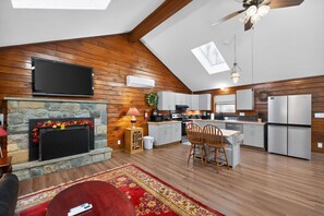 Fridge, microwave, oven, stovetop - Pocono Log Cabin | Hot Tub, Games & Firepit (Long Pond)