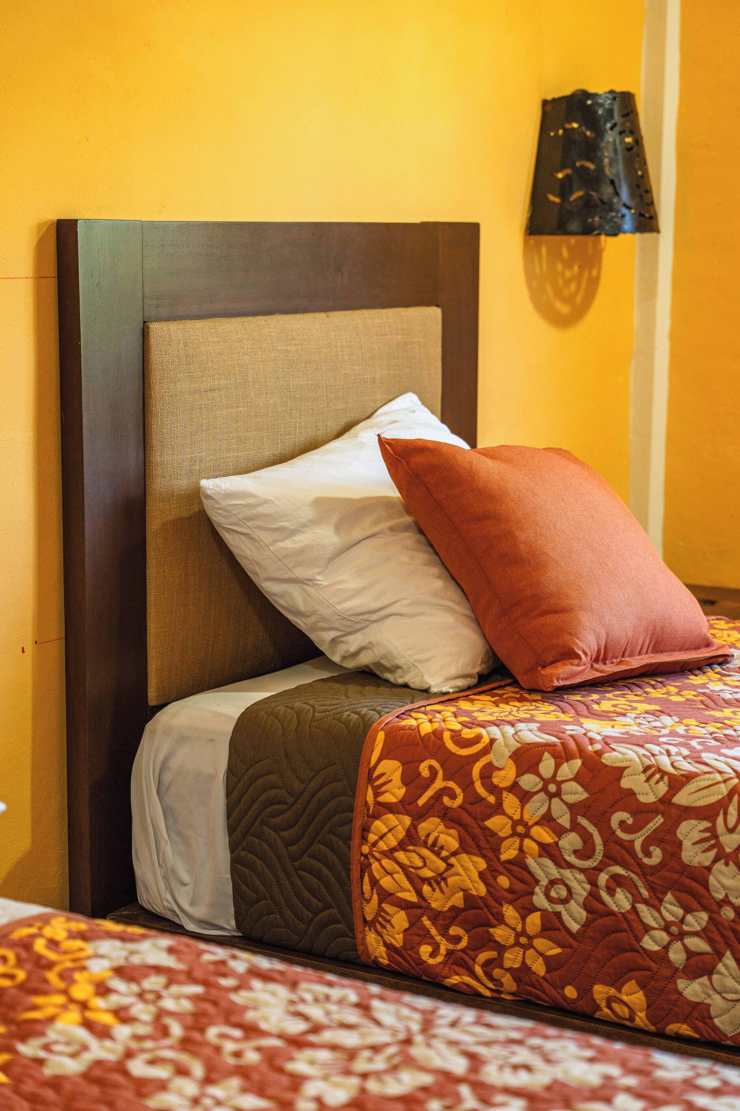 Comfort-Dreibettzimmer, Balkon | Bügeleisen/Bügelbrett, kostenloses WLAN