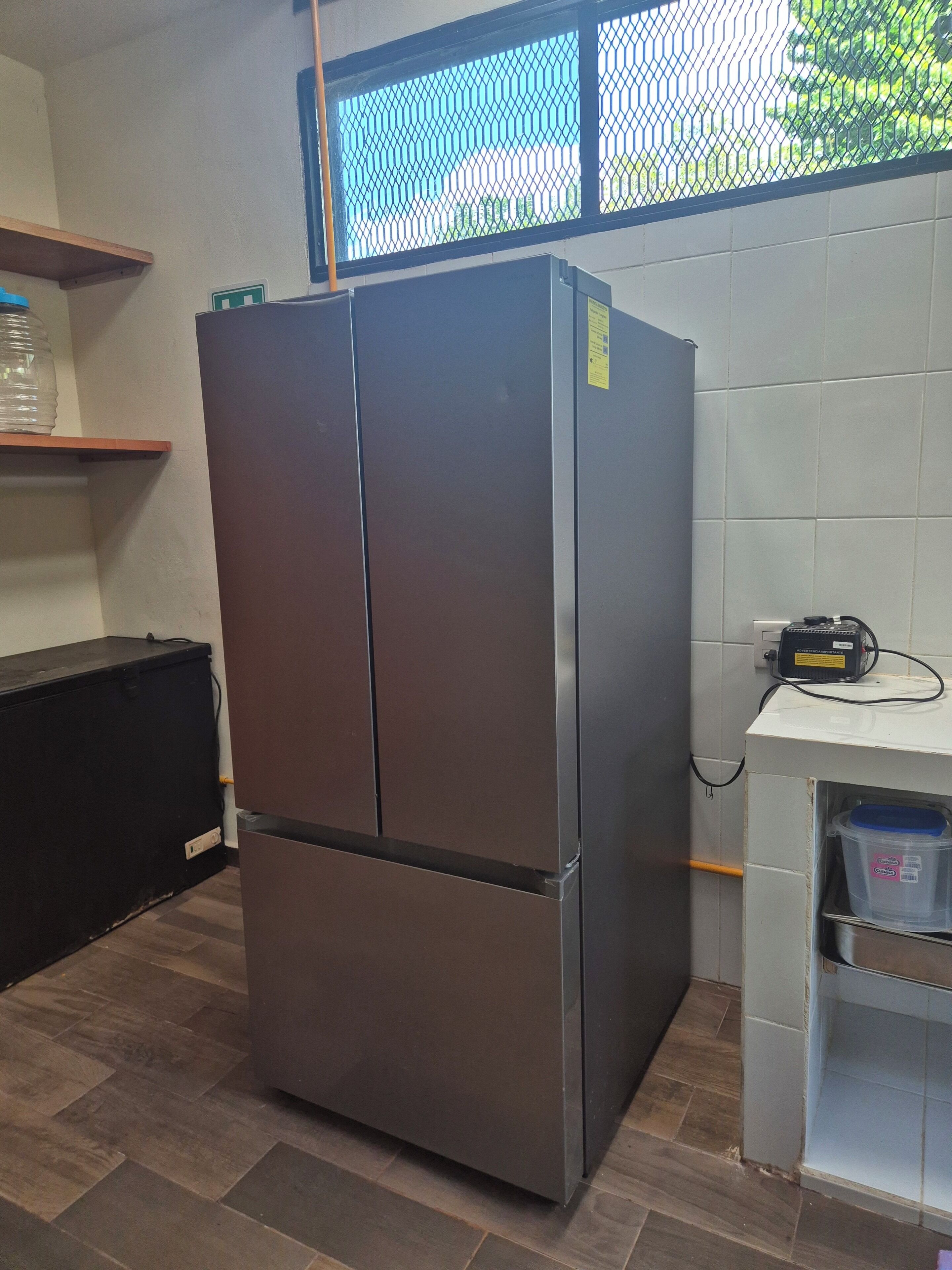 Refrigerador, microondas, licuadora, plancha de cocina