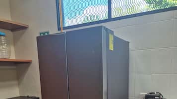 Refrigerador, microondas, licuadora, plancha de cocina