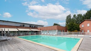 A swimming pool with lounge chairs and umbrellas, surrounded by a wooden deck and a fence. - Countryside Stay Near Albi Vineyard (Rivieres)