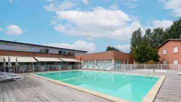 Apartment | Pool | Outdoor pool