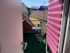 Outdoor dining - Apartment 'D' with Shared Terrace and Wi-Fi (Bühl)