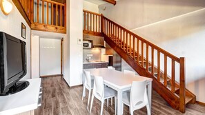 Apartment | Dining - Morillon Family Alpine Getaway for 5 (Morillon)
