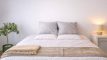 2 bedrooms, desk, iron/ironing board, WiFi