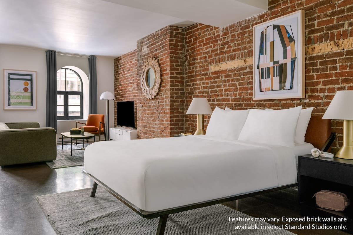 Standard Studio, 1 Queen Bed | Living area