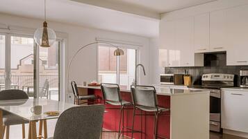 Deluxe-Apartment, 2 Schlafzimmer, Terrasse | Wohnbereich