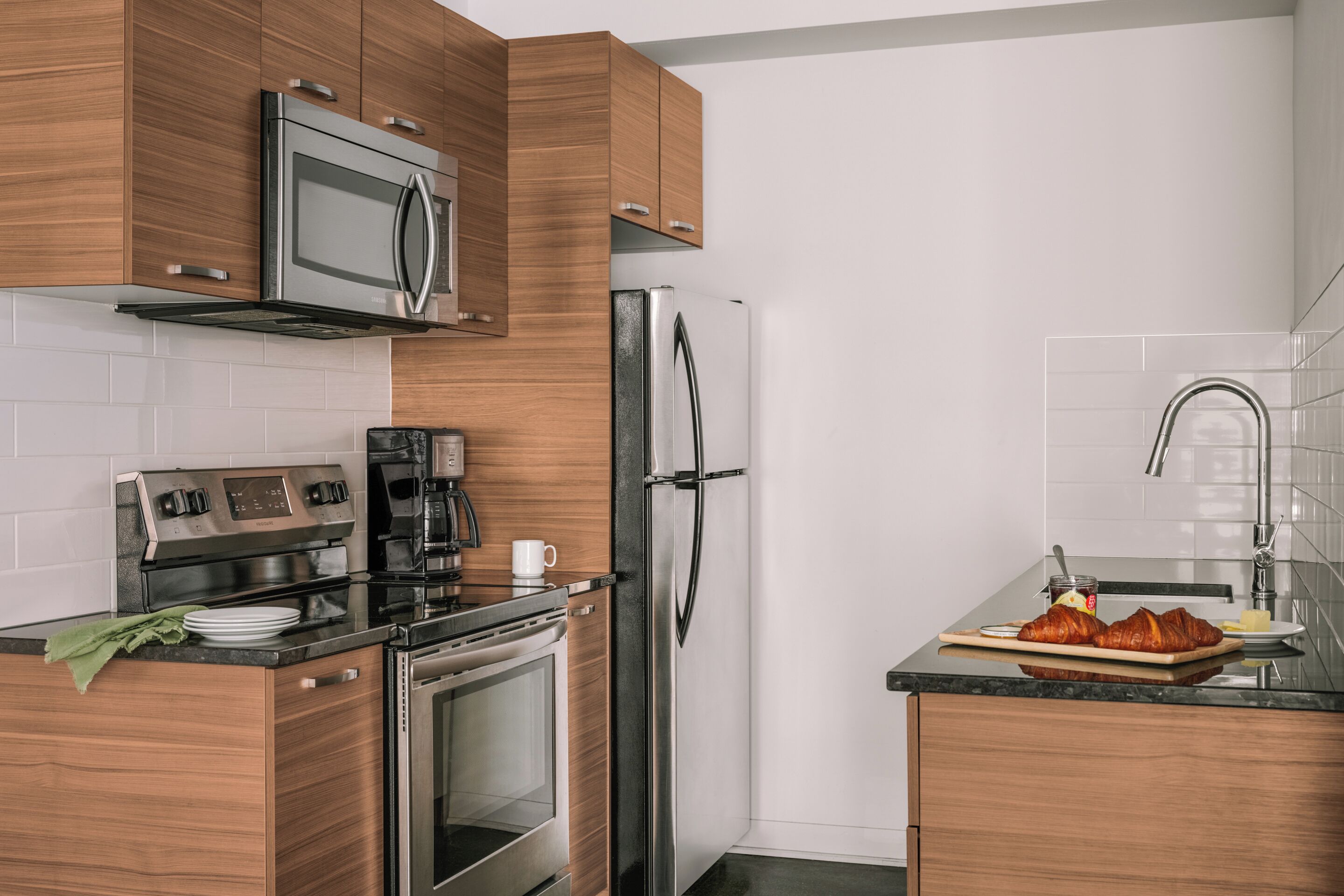 Apartamento estándar, 2 habitaciones | Cocina privada | Frigorífico grande, horno, placa de cocina y lavavajillas