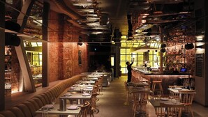 A restaurant with a long counter, multiple tables, and a bar area. - Nester Finn Square Victoria (Montréal)