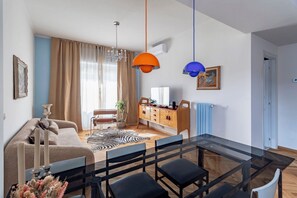 Living area - Bright Design Apartment near Vatican – Balcony & AC (Roma)