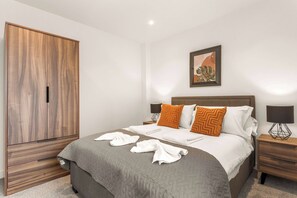 1 bedroom, desk, iron/ironing board, WiFi - Lovely 1 Bedroom Apartment in Leeds w WiFi (Leeds)