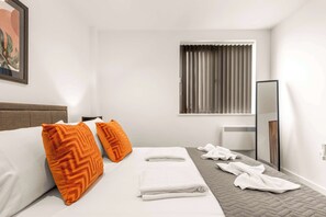 1 habitación, escritorio, tabla de planchar con plancha y wifi 