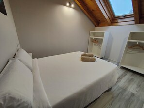Comfort-Apartment, 2 Schlafzimmer, Nichtraucher, Gartenblick | Laptopgeeigneter Arbeitsplatz, kostenloses WLAN