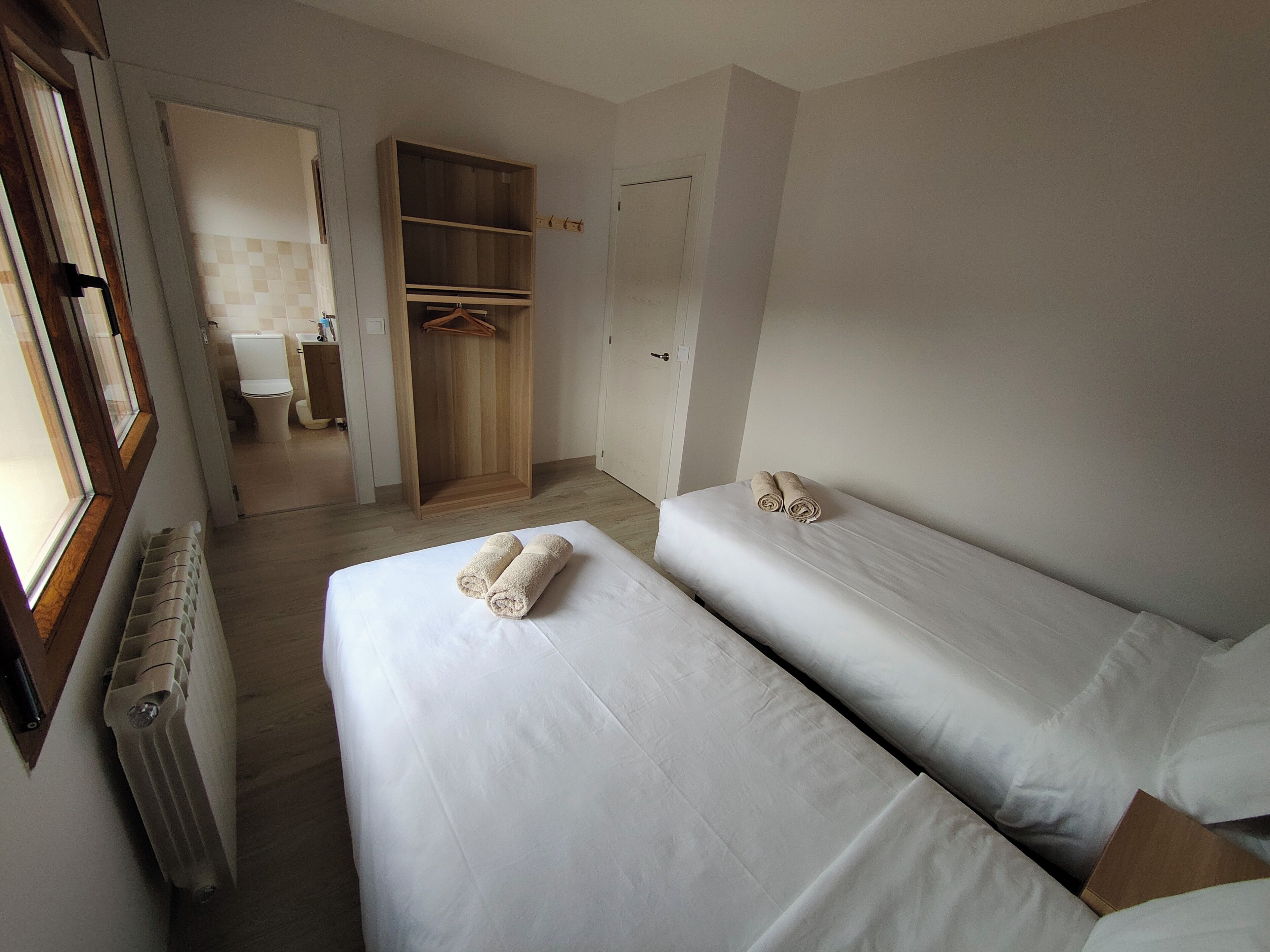 Comfort-Apartment, 3 Schlafzimmer, Nichtraucher, Gartenblick | Laptopgeeigneter Arbeitsplatz, kostenloses WLAN