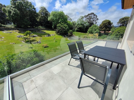 Comfort Apartment, 3 Bedrooms, Non Smoking, Garden View | Outdoor dining. Casa Villana
