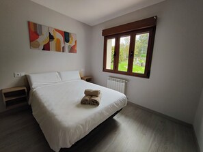 Comfort Apartment, 3 Bedrooms, Non Smoking, Garden View | Laptop workspace, free WiFi - Casa Villana (Llanes)
