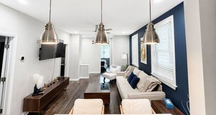 Welcome to this four bedroom, two bathroom apartment located in the neighborhood of Lakeview.