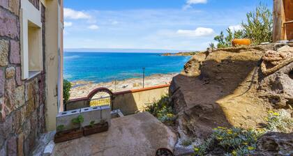Casa Vacanza Anika Portoscuso – Apartment with Sea View and Garden