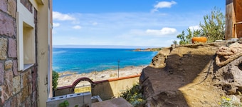 Casa Vacanza Anika Portoscuso – Apartment with Sea View and Garden
