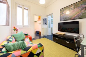 TV - (COL142II) 2 bedroom apartment in the center of Madrid (Madrid)