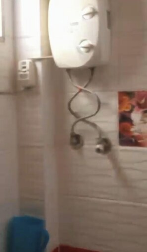 Dusche, Handtücher, Seife, Toilettenpapier