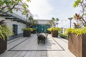 Outdoor dining - Le Places Madison Central Apartment  (Saigon)