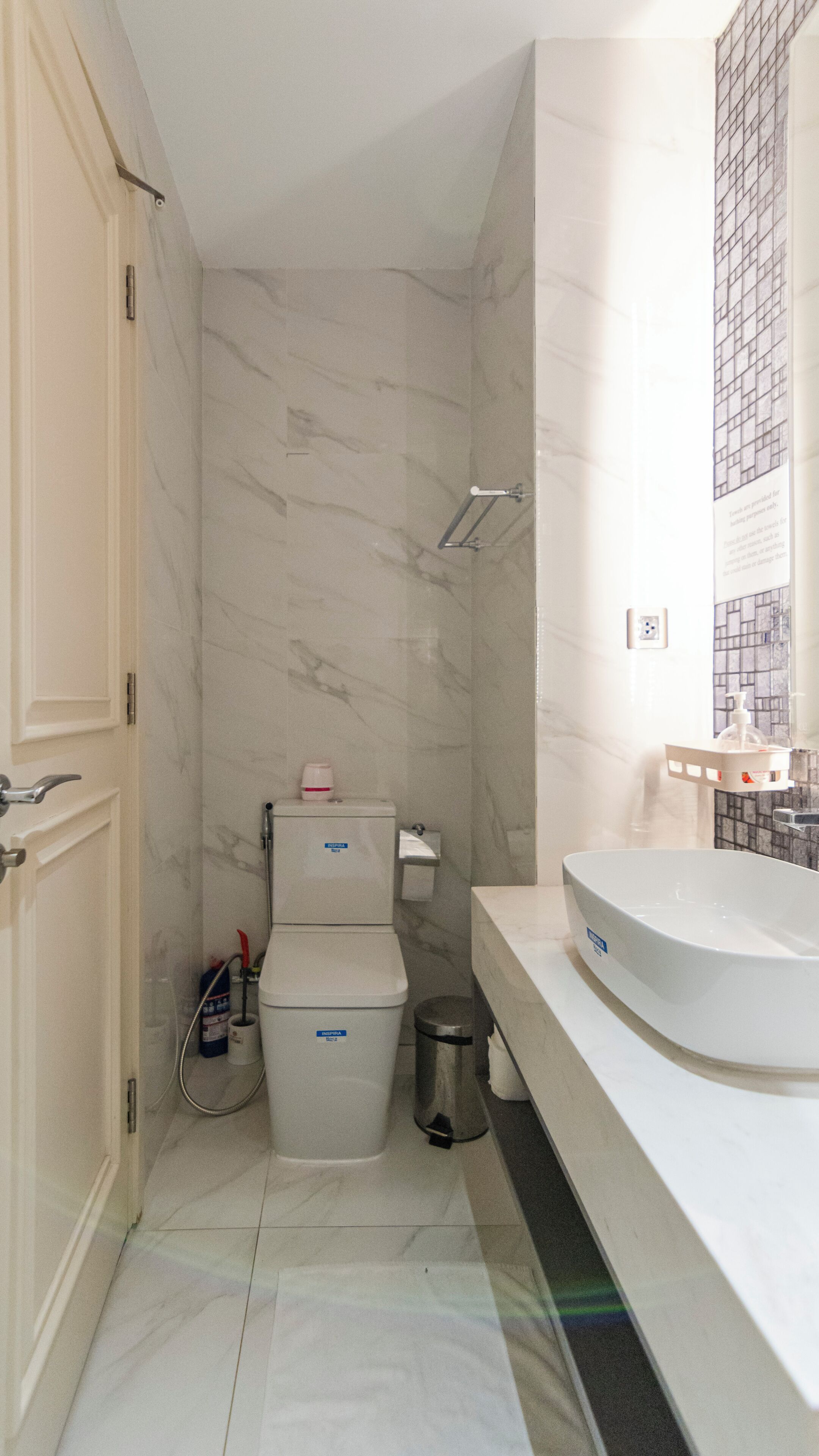 Apartment, 1 Bedroom, City View | Bathroom | Free toiletries, hair dryer, slippers, towels
