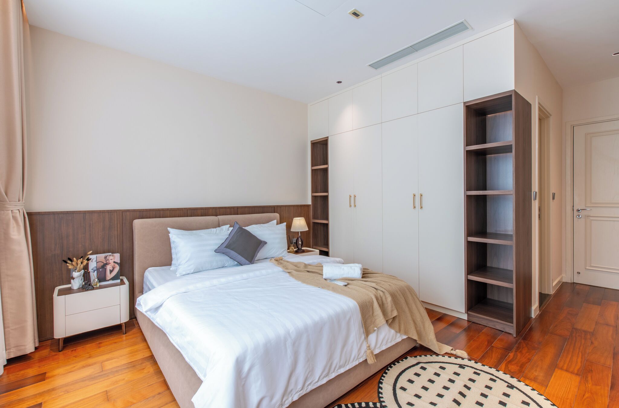 Apartamento, 2 quartos, sacada, vista para a cidade | Escrivaninha, cortinas blackout, ferros/tábuas de passar roupa