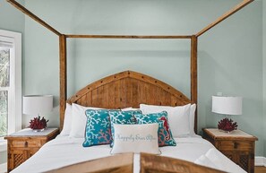 Iron/ironing board, travel cot, WiFi, bed sheets - Beach Escape, Family Home (Holmes Beach)