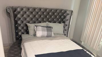2 chambres, fer et planche à repasser, Wi-Fi, draps fournis