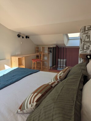 Iron/ironing board, WiFi, bed sheets - Les Chapeliers, at the foot of the Château Comtal de Foix, in the heart of Ariège (Foix)
