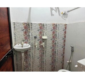Standard Room | Bathroom | Shower, soap, shampoo - Hotel Shree Sanwaliya Inn (Ayodhya)