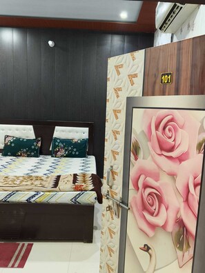 Deluxe Room | Free WiFi, bed sheets