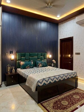 Deluxe Room | Free WiFi, bed sheets - Hotel Shree Sanwaliya Inn (Ayodhya)