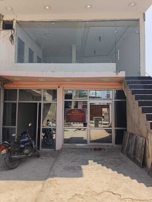 Exterior detail - Hotel Shree Sanwaliya Inn (Ayodhya)