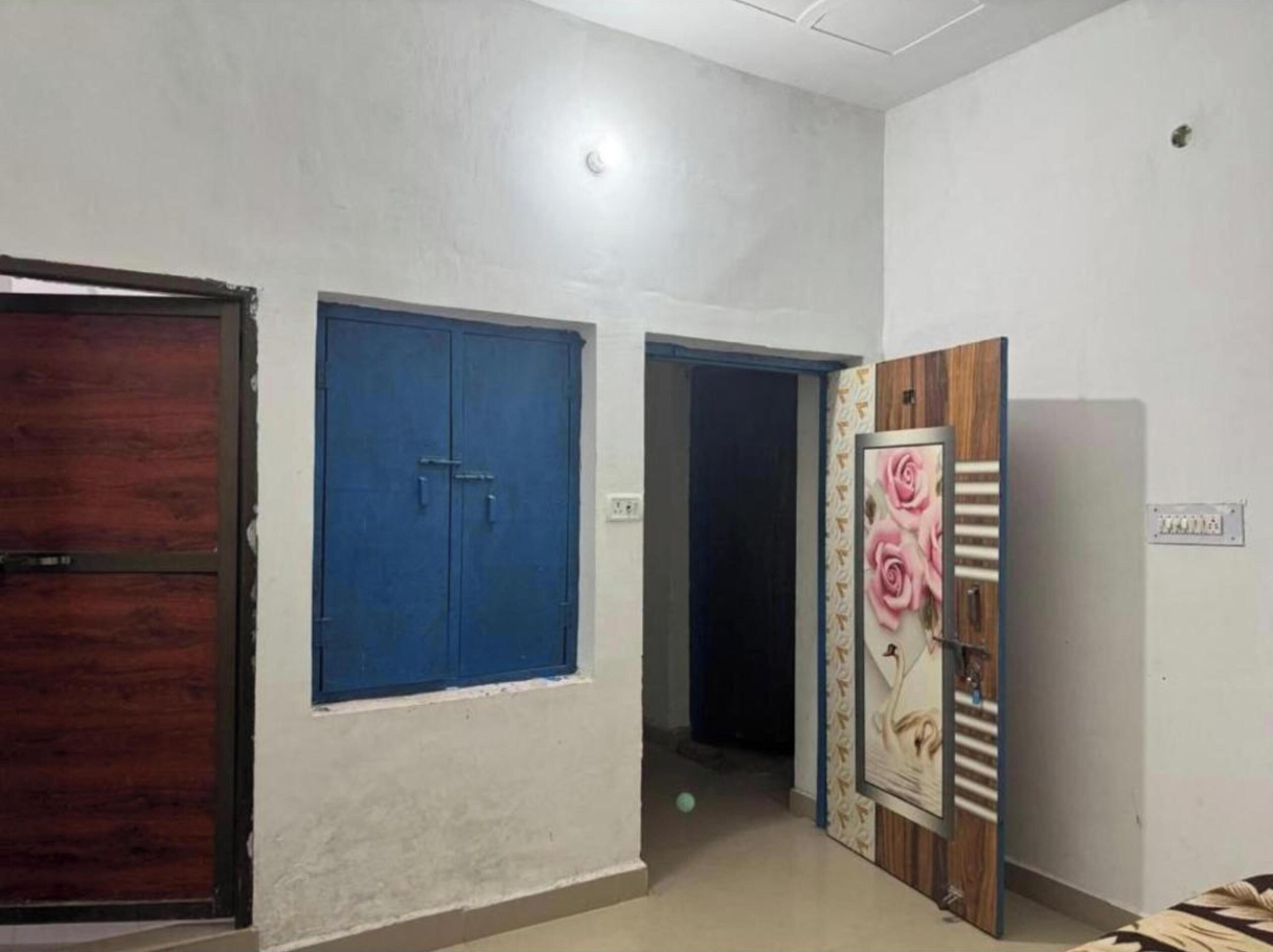 Shared Dormitory | Free WiFi, bed sheets