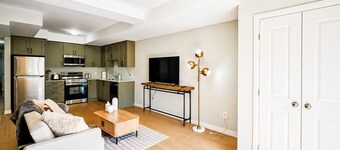 Bright Modern 2BR 2BA · Free Parking · Walk to Trails · Near Conestoga College