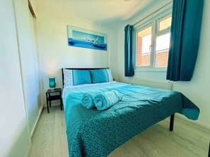 2 bedrooms, iron/ironing board, free WiFi, bed sheets - 2 Bedroom Luxury Chalet -  free swimming included (Great Yarmouth)