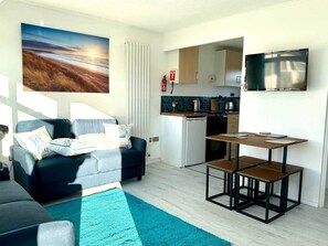 Smart-tv och ett bordtennisbord