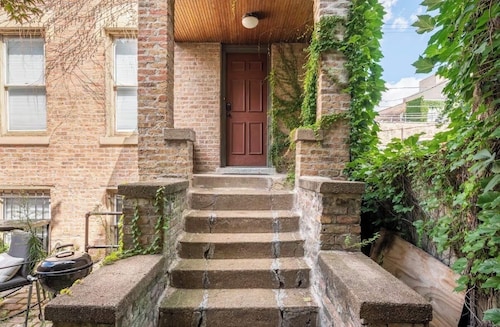 Spacious 3-bedroom house in beautiful Chicago with AC