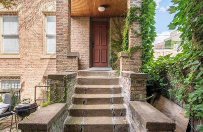 Spacious 3-bedroom house in beautiful Chicago with AC