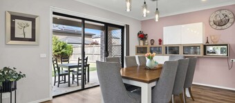 Garden Retreat 4-bed House in Tarneit