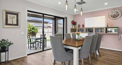 Garden Retreat 4-bed House in Tarneit