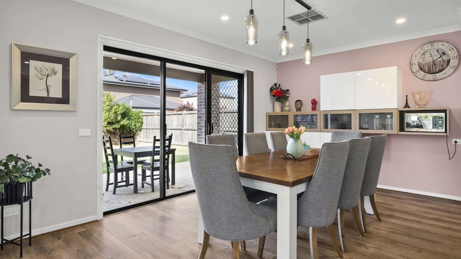 Garden Retreat 4-bed House in Tarneit