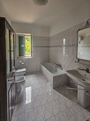 Villa, Garden View | Bathroom - Casa Di Donato - Intera Villa con 8 posti letto (Ceppaloni)