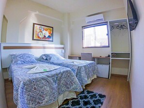 Minibar, individually decorated, laptop workspace, free WiFi - HOTEL LAGO ARARAS (Araras)